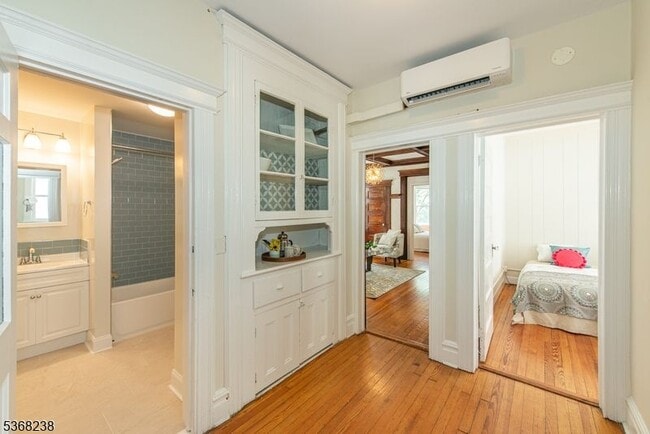 Building Photo - 207 Hillside Ave
