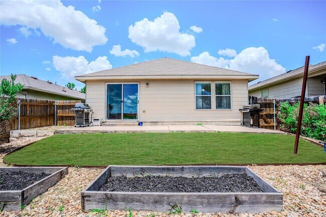 Building Photo - 8925 China Rose Dr