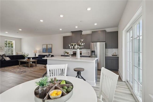 Building Photo - Luxury End-Unit Townhome with 4 Bedrooms &...