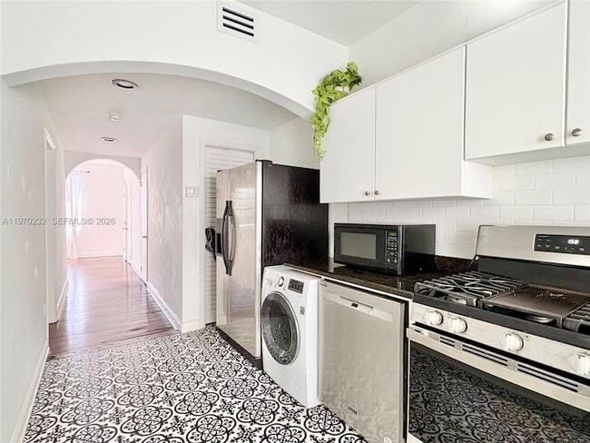 Building Photo - 1027 Euclid Ave