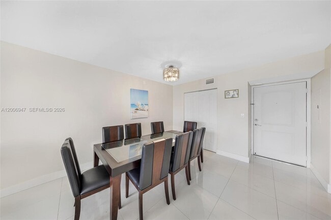 Building Photo - 100 Bayview Dr