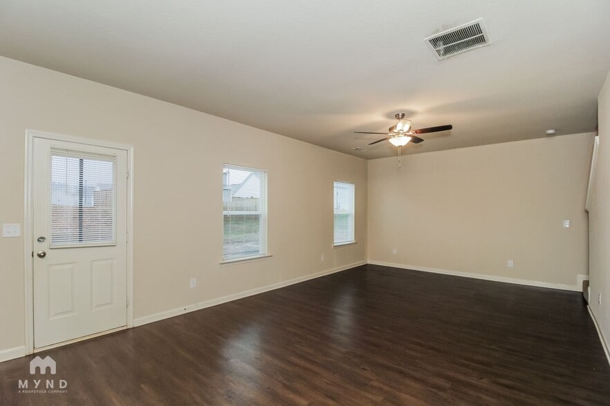 Building Photo - 137 Innis Brk Cir SW