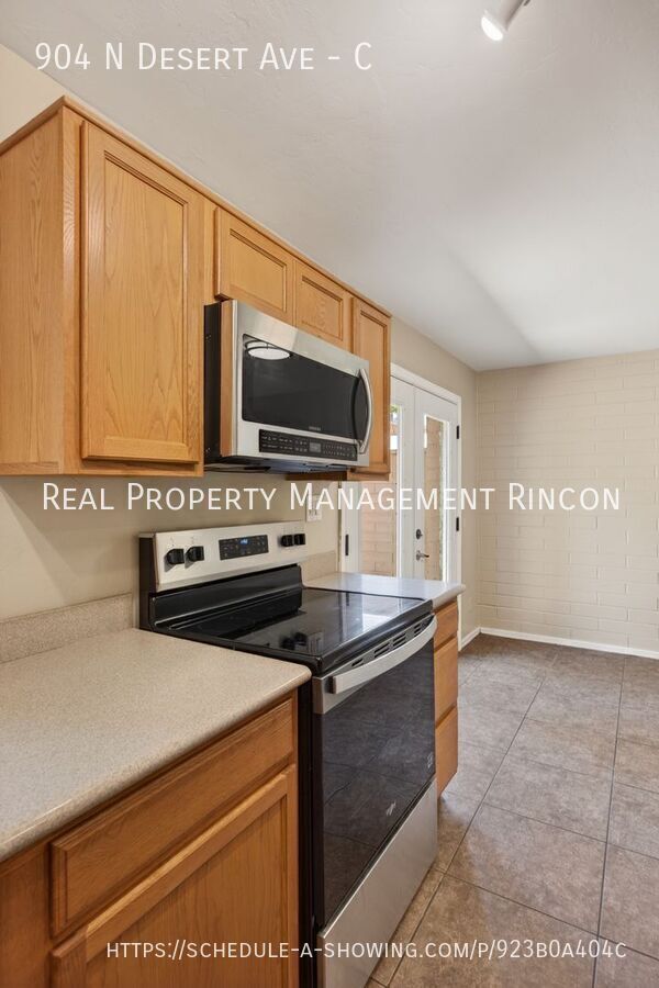 Building Photo - 904 N Desert Ave