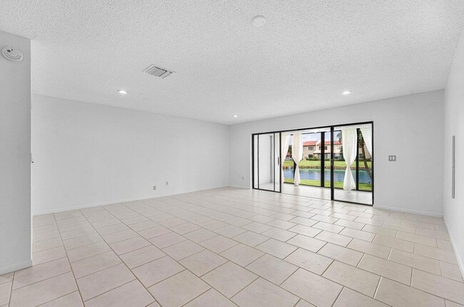 Building Photo - 8566 Casa Del Lago