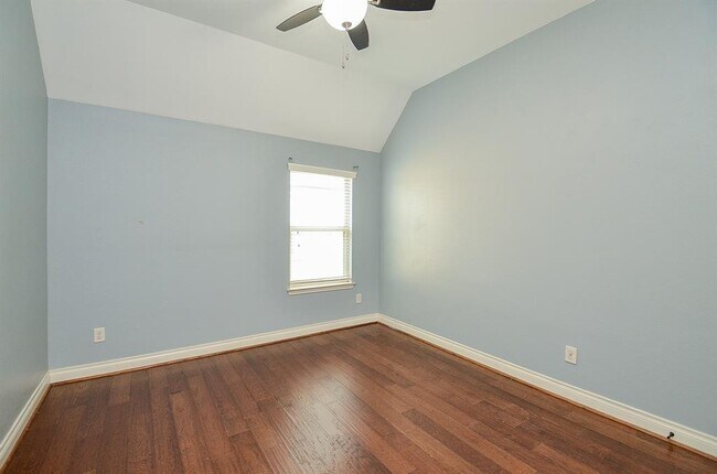 Building Photo - 28722 Maple Red Dr