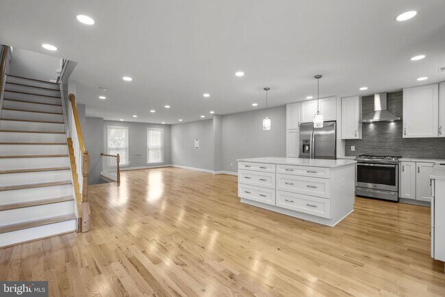 Building Photo - 10 Loganwood Ct