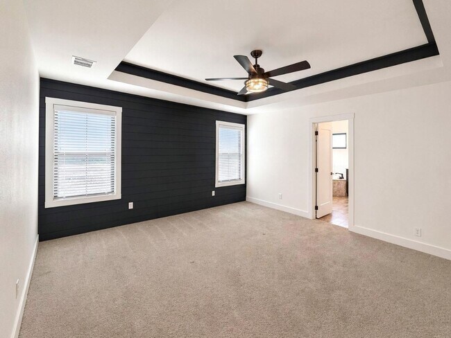 Building Photo - Modern 3 Bed / 2 Bath Home with Central Air & Updated Appliances in West Temple
