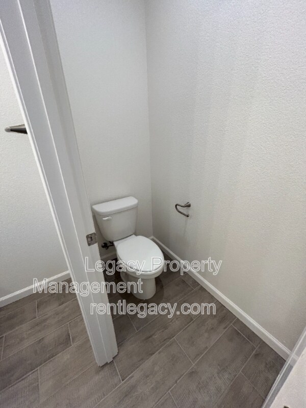 Building Photo - 1105 Hiramatsu Ln