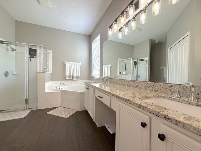 Building Photo - Spacious 5BR/3.5BA Home with Huge Backyard...