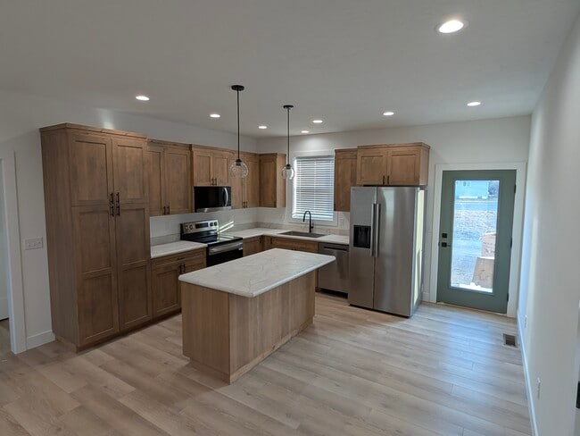 Building Photo - 152 Robin Rd