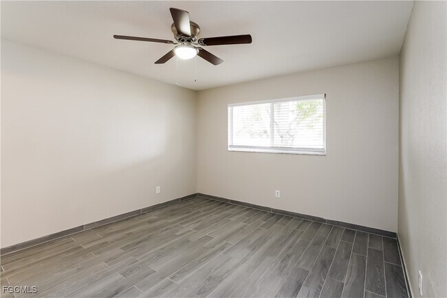 Building Photo - 126 SE 7th St