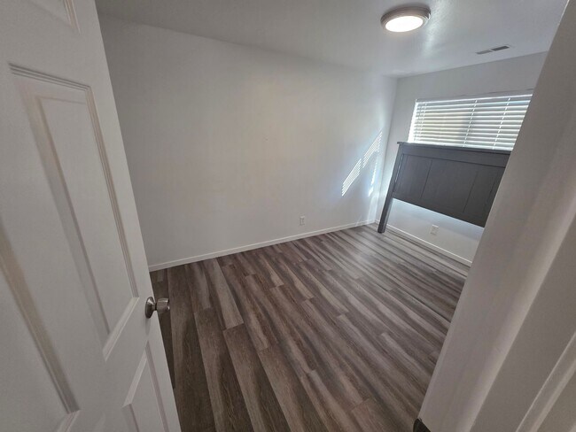 Building Photo - Ferron Rental