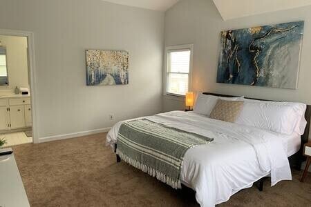 Building Photo - Fully Furnished!