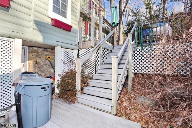 Building Photo - 140 Cupsaw Dr