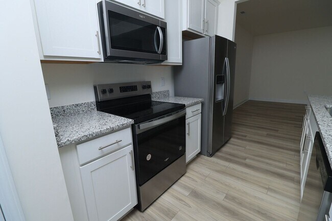 Building Photo - Townhouse