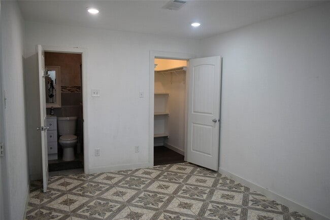 Building Photo - 5922 Lavender St
