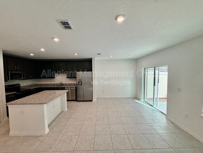 Building Photo - 1622 Fan Palm Dr