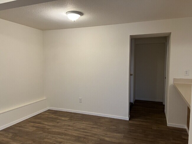Building Photo - Bright and Spacious 5 Bedroom Home in San Anselmo