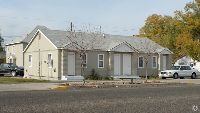 Primary Photo - Townhouse Apts with upside