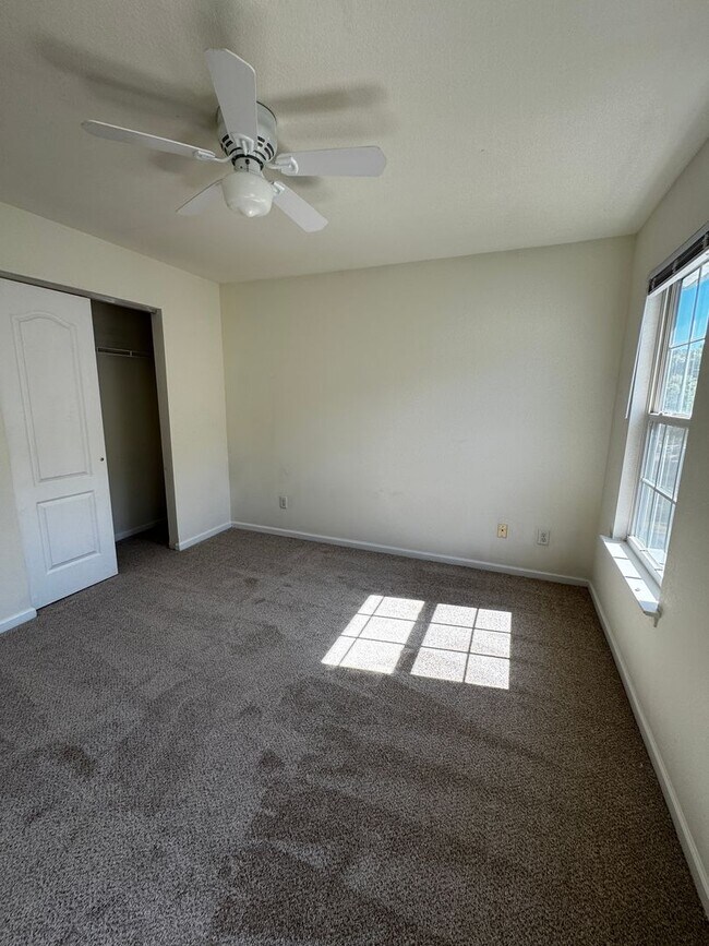 Building Photo - BEAUTIFUL OPEN FLOOR PLAN