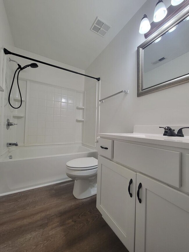 Building Photo - 2 bedroom 2 full bath condo