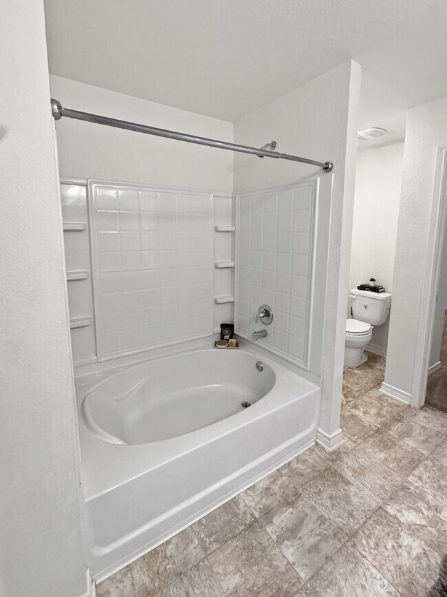 Building Photo - New Braunfels gem