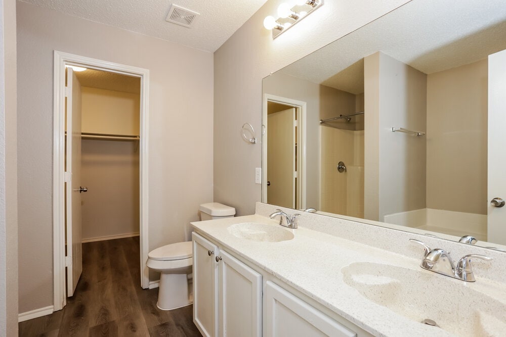 Building Photo - 4349 Meadowknoll Dr