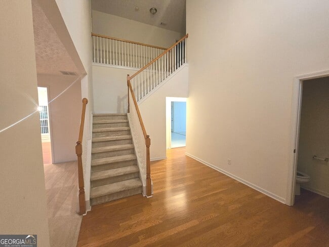 Building Photo - 3490 Southpointe Hill Dr NE