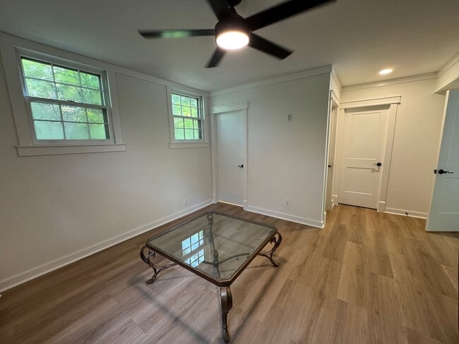 Building Photo - Executive Rental 4 bed 3 bath home in the heart of Country Club