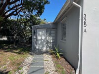Building Photo - 325 SW 14th Ct