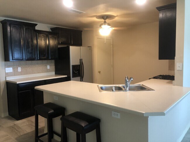 Building Photo - 6216 Lovebird Ln