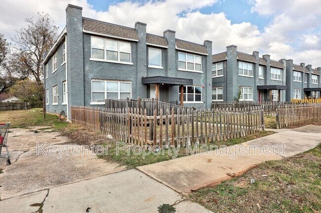 Building Photo - 2325 NW 12th St