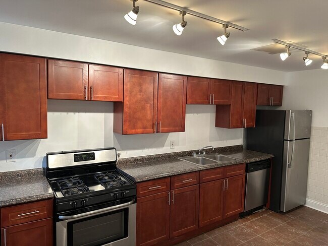 Building Photo - 1133 N State St