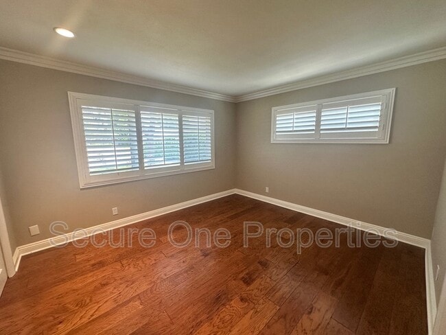 Building Photo - 1695 Berkshire Dr