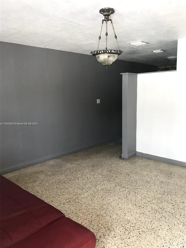 Primary Photo - 3121 NW 103rd St