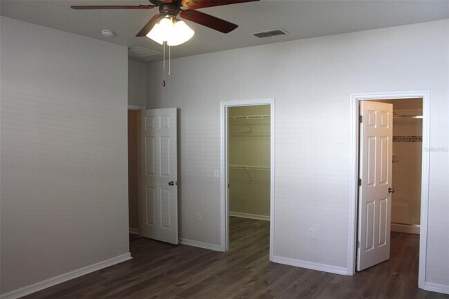 Building Photo - 200 Roseling Crossing