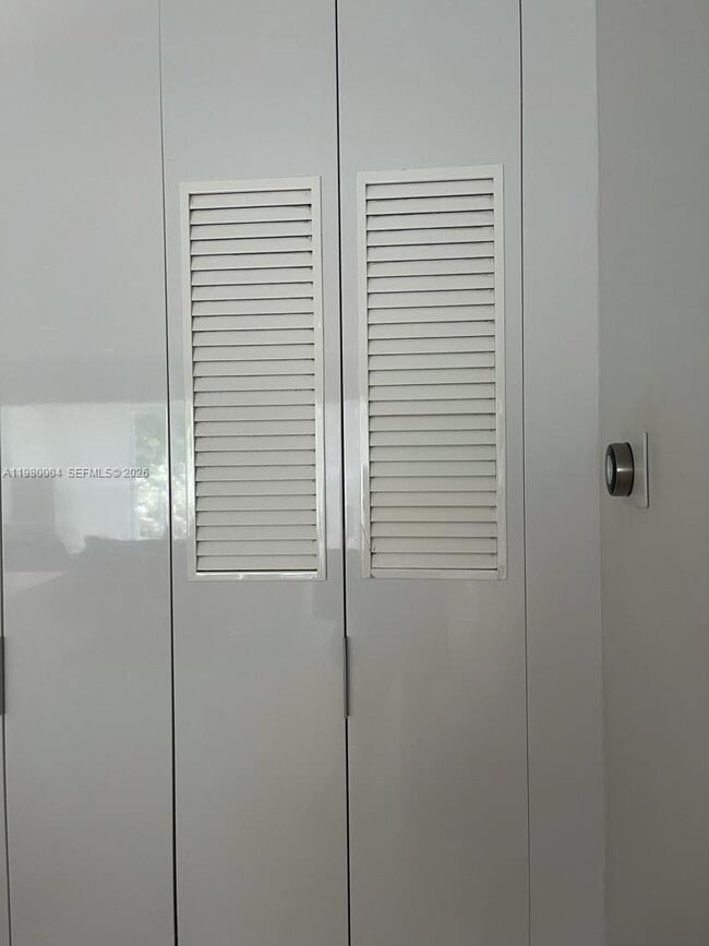 Building Photo - 260 Sunrise Dr