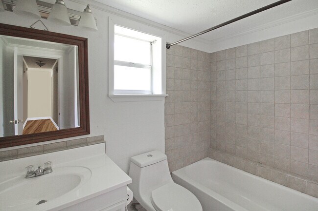 Building Photo - 54 Willowbrook Ln