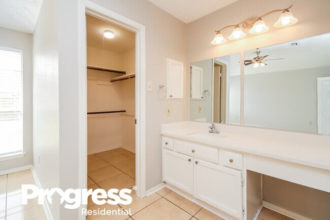 Building Photo - 723 Brookford Dr