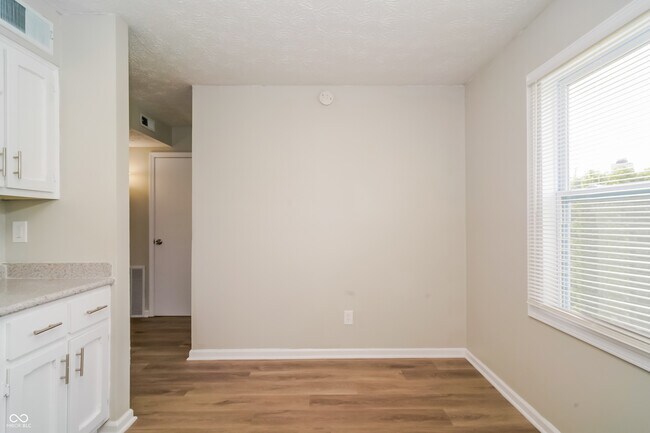 Building Photo - 6 Augusta Cir