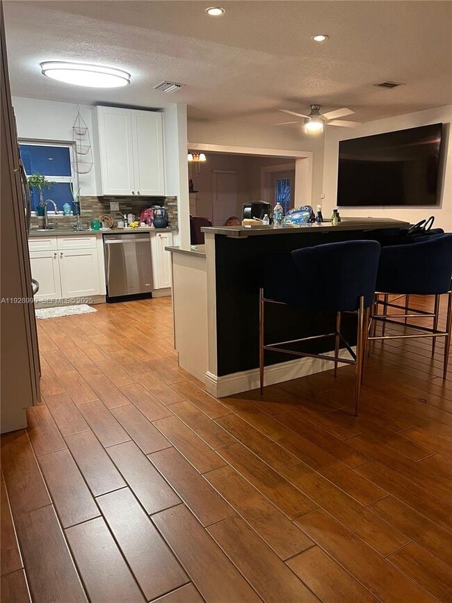 Building Photo - 1040 Lyons Park Dr