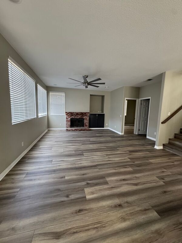 Building Photo - 40029 Lafayette Dr