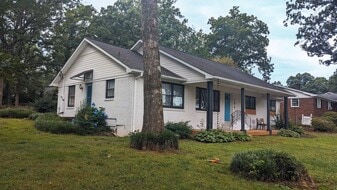 All one level - 106 Sheffield Ln