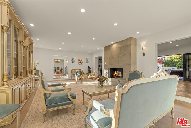 Building Photo - 520 N Bedford Dr