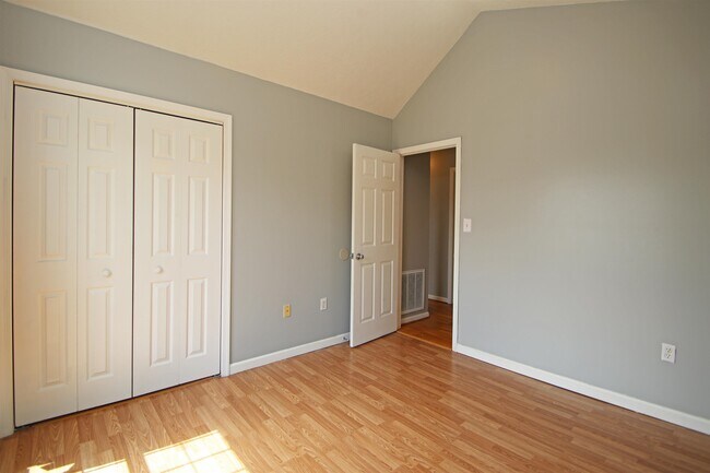 Building Photo - 235 Quail Run Dr