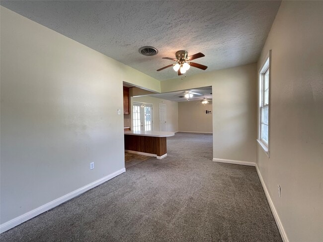 Building Photo - 140 Laurel St