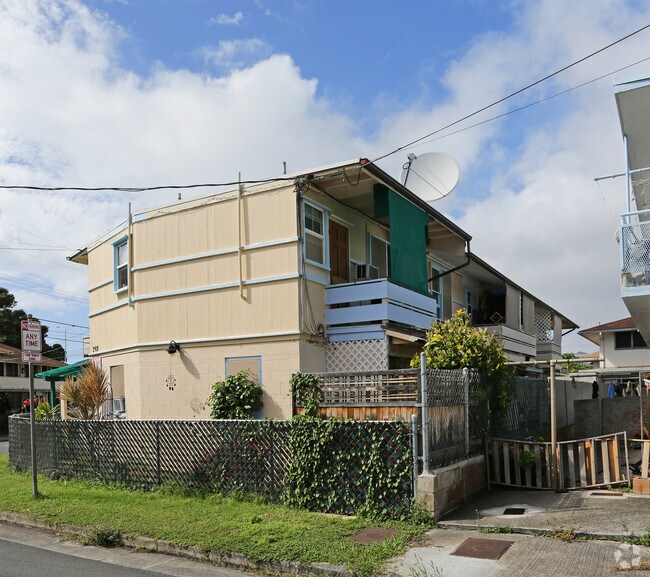 Building Photo - 2921 Varsity Cir