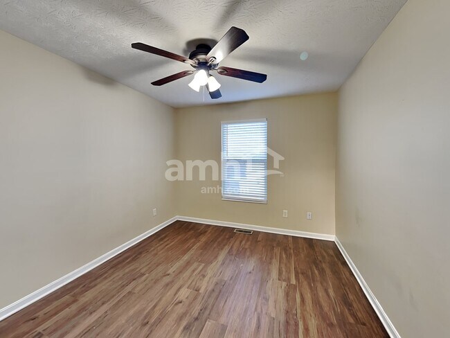 Building Photo - 10204 Meadow Glen Dr