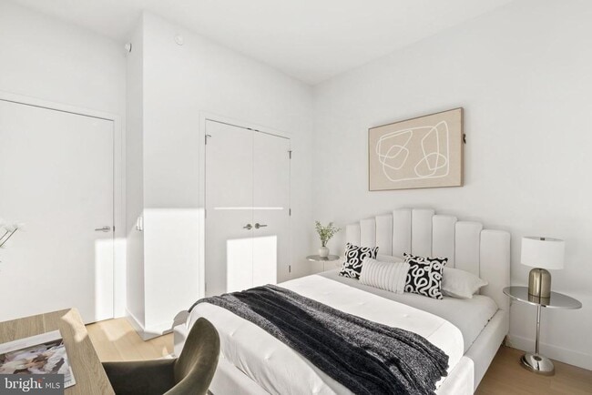 Building Photo - 210 S 12th St