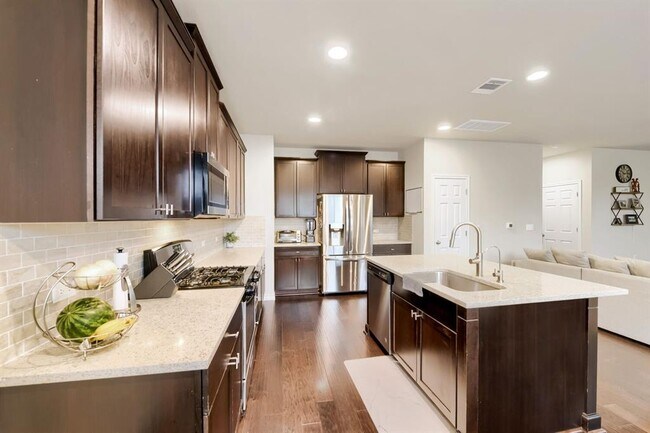 Building Photo - 12004 Cimaizon Dr